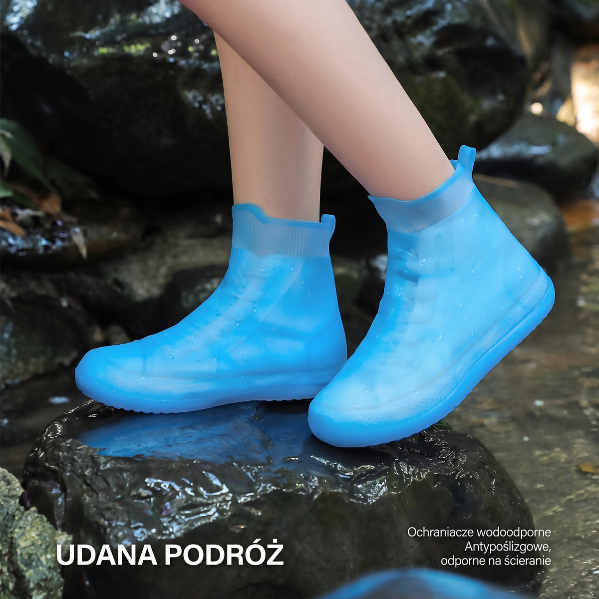 Nakładki na buty — niebieskie nakładki na butach w terenie